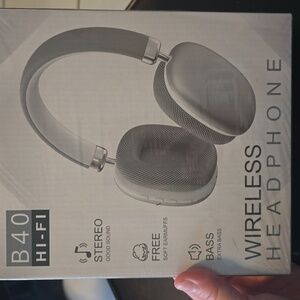 B40 NIB Hi-Fi Wireless Headphones Blue